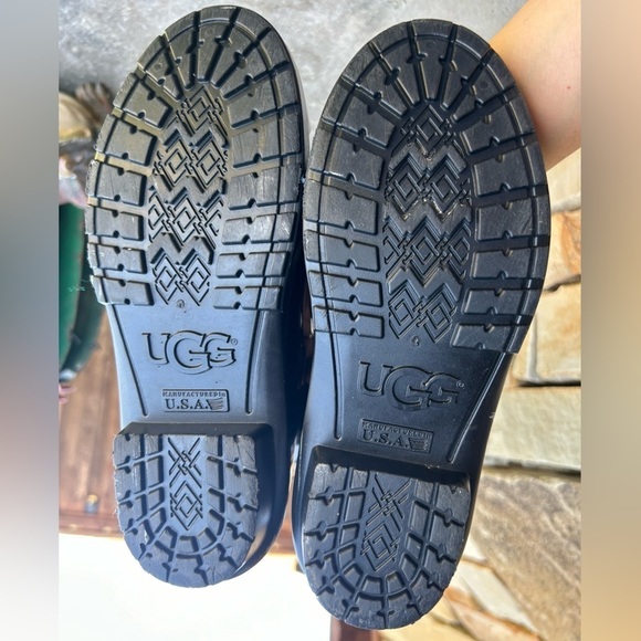 UGG Shaye classic black water proof rain boot w/high gloss finish. Sz-6.    B - Picture 13 of 15